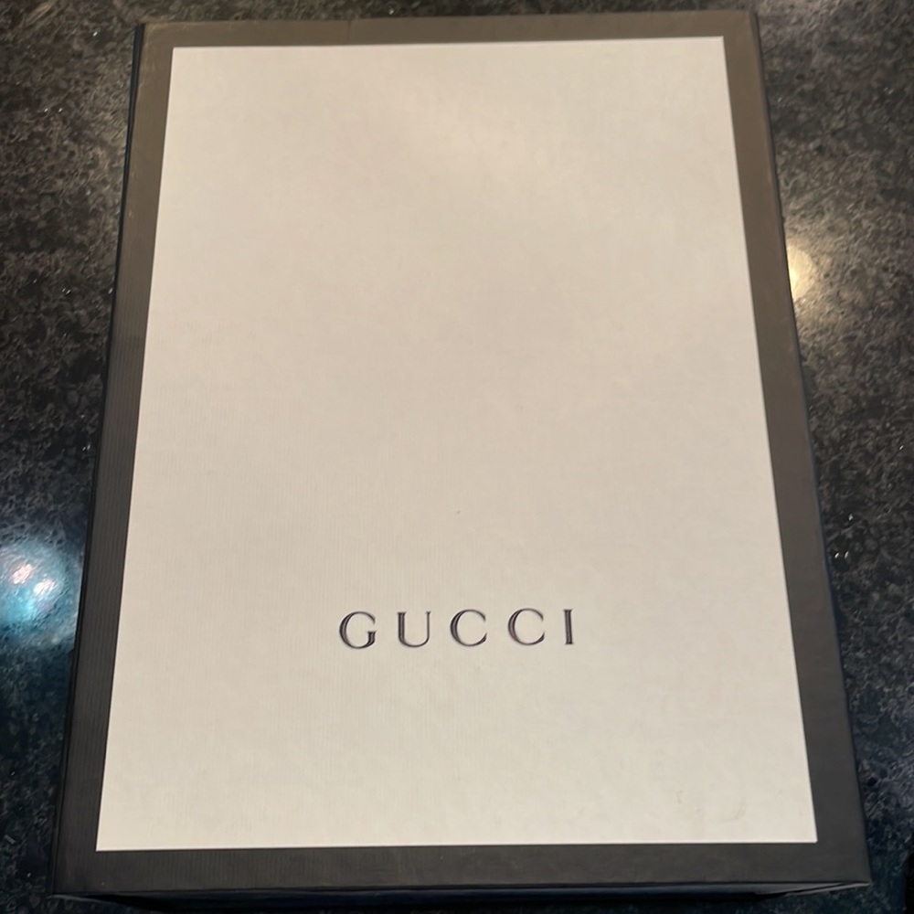 GUCCI GG Marmont Camera Crossbody Bag in Two Tone Black/White Chevron - Picture 12 of 15